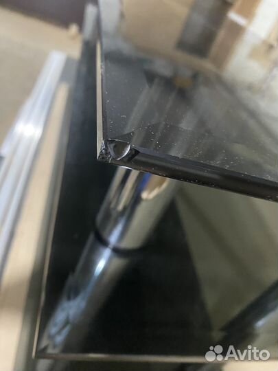 Стеклянный стол