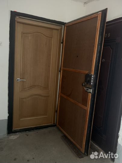 Продам Железную дверь в квартиру