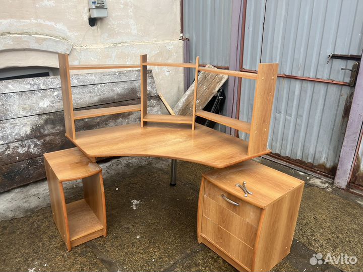 Компьютерный стол