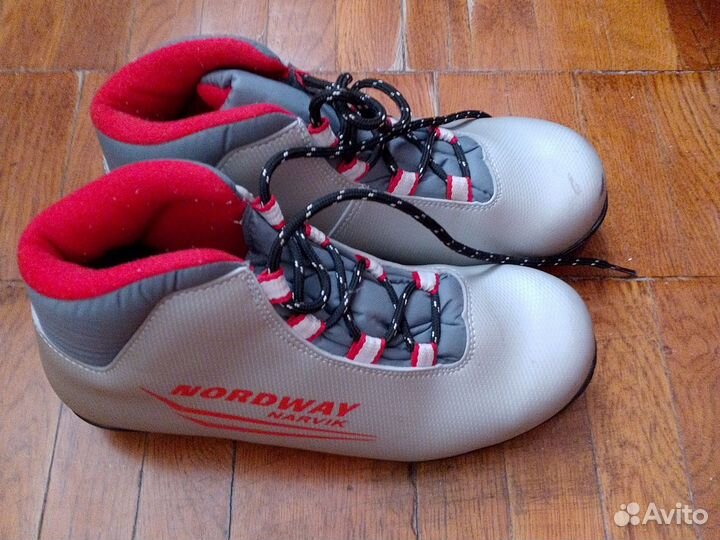 Лыжные ботинки