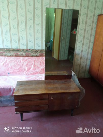 Трюмо с зеркалом