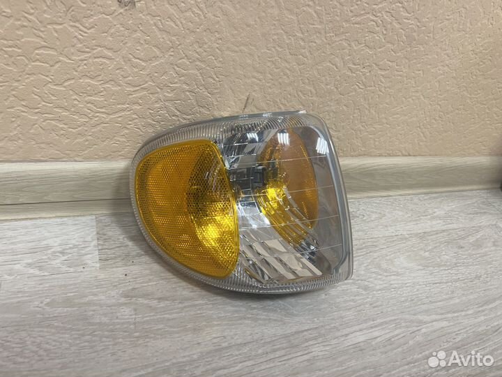 Поворотник правый Mercury Mountaineer