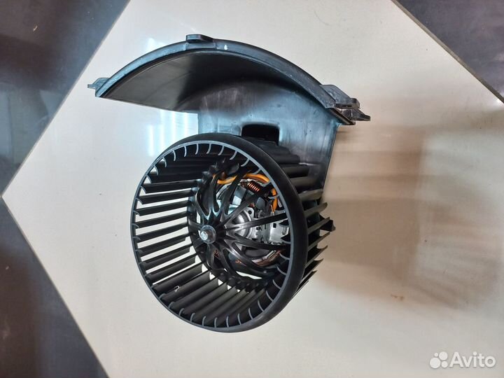 Мотор отопителя салон VolkswageTransporterT5 2003