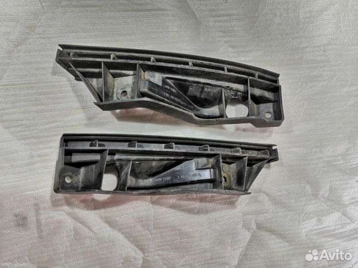 Крепление бампера переднее Volkswagen Touran 1