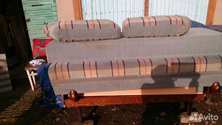 Диван и кровать отдам