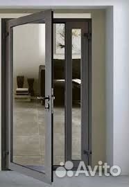 Дверь алюминиевая