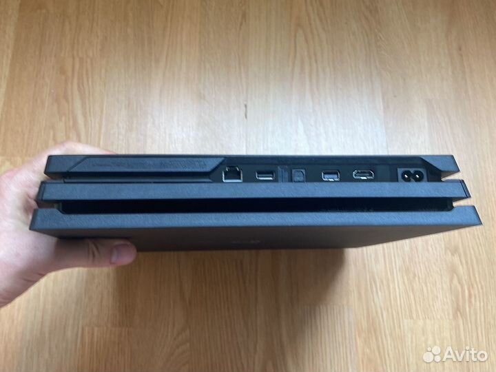 Как новая Sony PlayStation 4 PRO 1 Tb + игры
