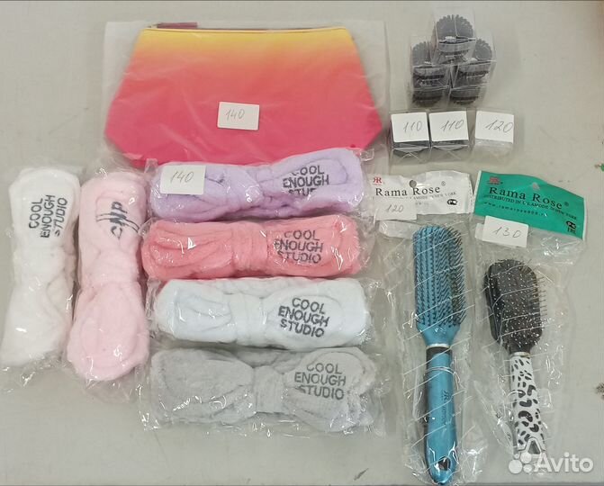 Косметичка, расчески, резинки, повязки для голов