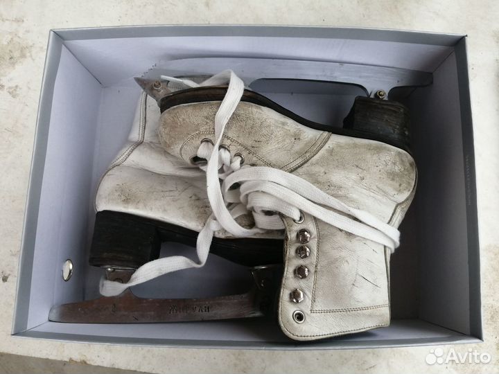 Коньки фигурные белые