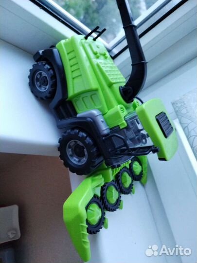 Комбайн игрушка