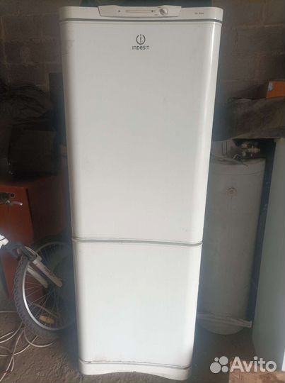 Холодильник бу indesit