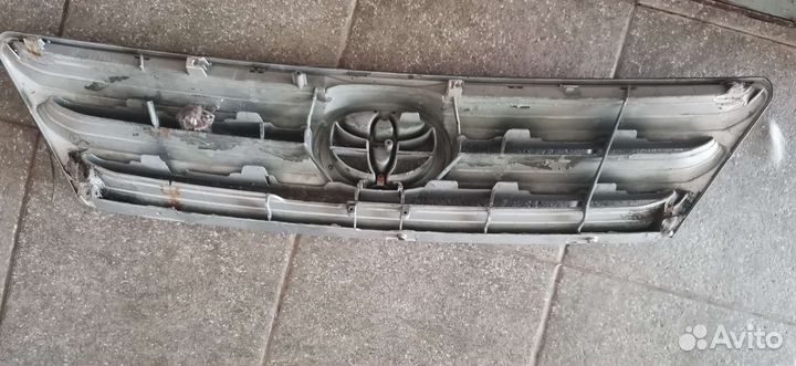 Решётка радиатора Тойота Ипсум 2006
