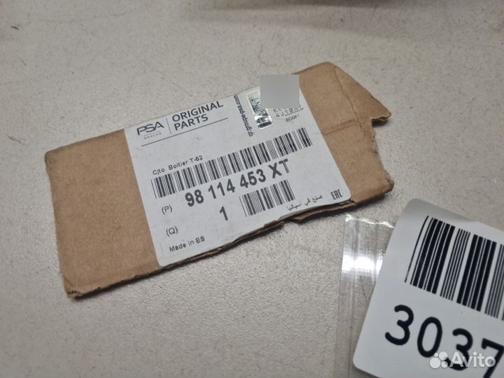 Кнопка открывания багажника Peugeot Traveller 2016