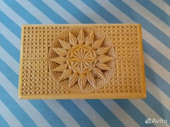 Шкатулка резная