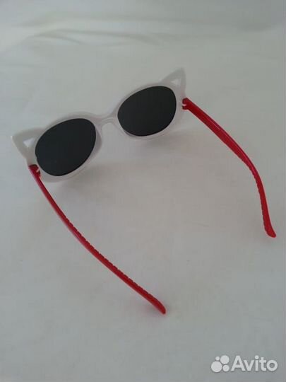 Модные солнцезащитные детские очки