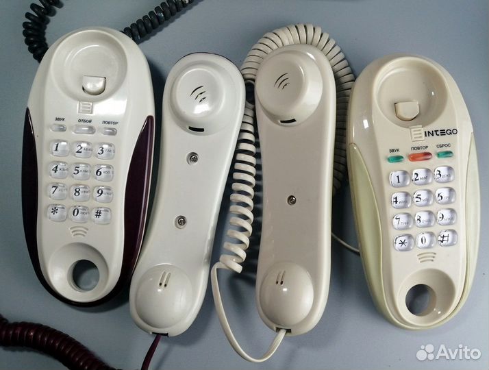 Старые проводные телефоны