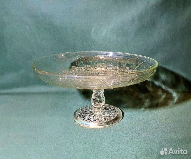 Старинная ваза для фруктов