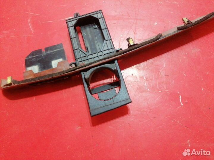 Накладка декоративная Toyota Avensis