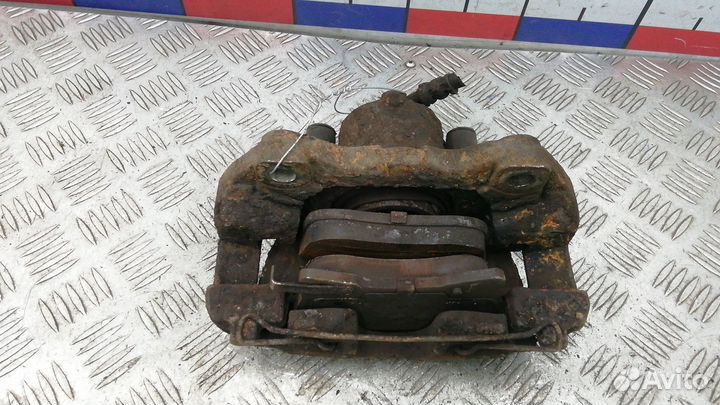 Суппорт передний правый Opel Zafira 2 (B) 2007