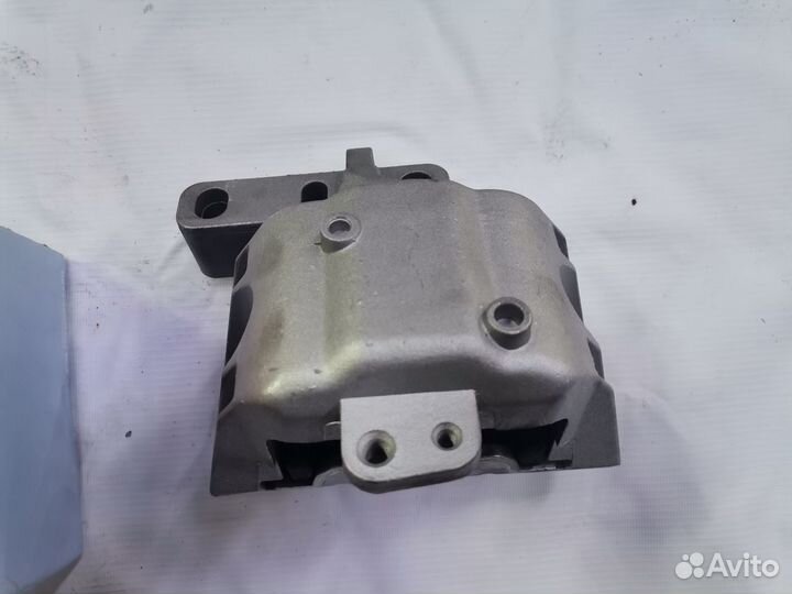 Опора двигателя правая Фолксваген Ауди Шкода