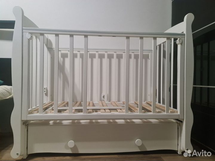Детская кроватка с продольным маятником Можга