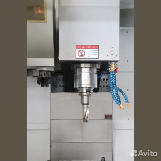 Вертикальный обрабатывающий центр AMT VMC1370