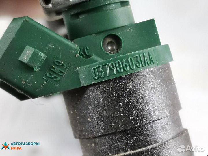 Форсунка Volkswagen Golf 3 1998 037906031AA