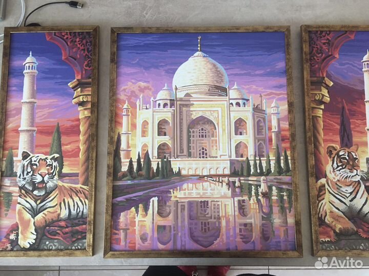 Нарисованная картина по номерам в рамке