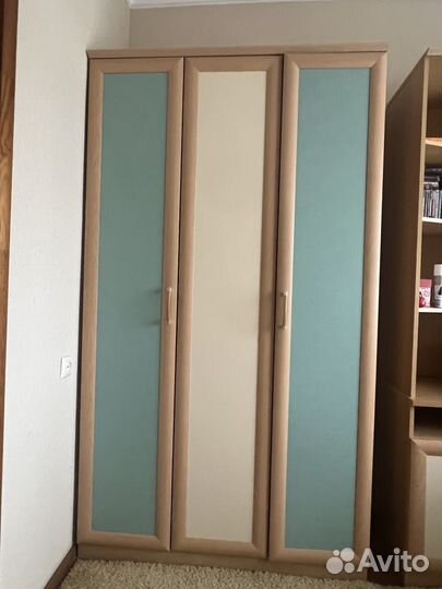 Шкаф,стол,туалетный столик,тумбочка