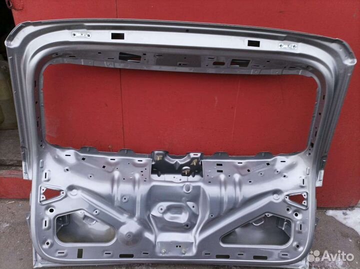 Дверь багажника