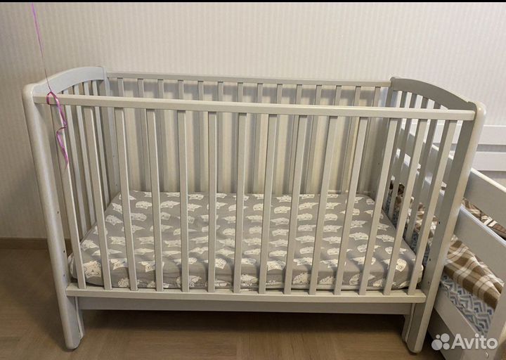 Детская кроватка с продольным маятником Гандылян