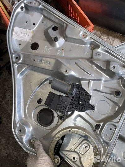 Задний левый стеклоподъемник Volkswagen passat B5