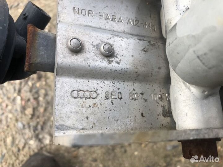 Усилитель бампера переднего Audi A4 b7 B7