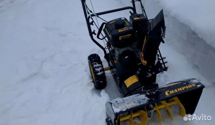 Снегоуборщик Champion ST 556
