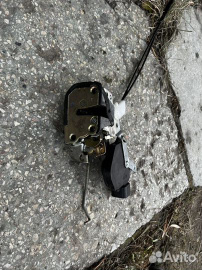 Продам левый передний замок