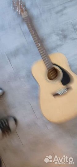 Акустическая гитара