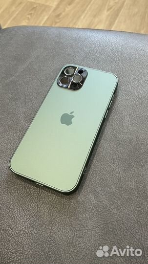 Красивый стеклянный чехол на iPhone 12pro