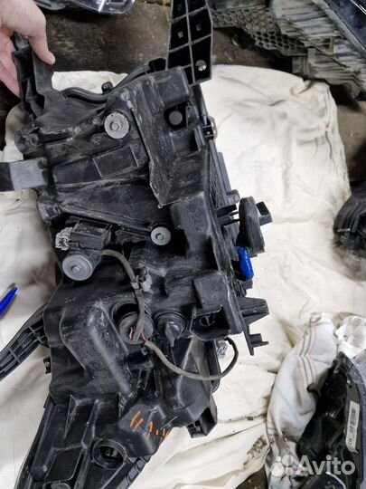 Передняя левая фара Toyota LC Prado 150