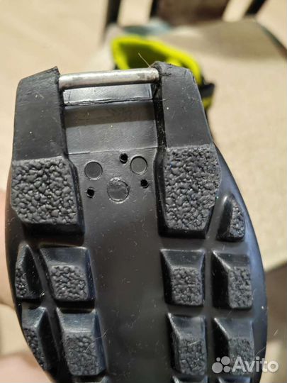 Ботинки лыжные детские. 35 размер одевали 2 раза