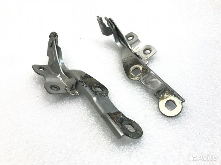 Петля капота Chevrolet Cruze седан 1.8 2010