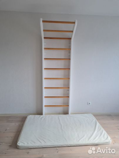 Детская шведская стенка с матом