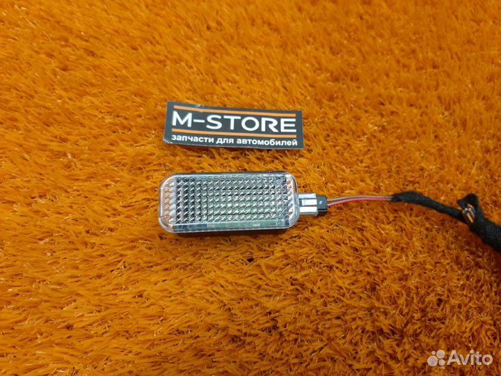 Плафон освещения Audi Q5 8R cdnc 2010