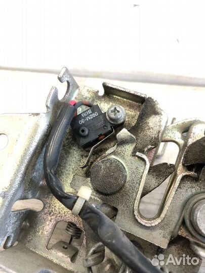 Замок капота Mitsubishi Lancer 10