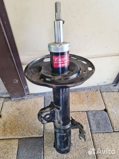 Стойка передняя правая Toyota Rav4 xa30