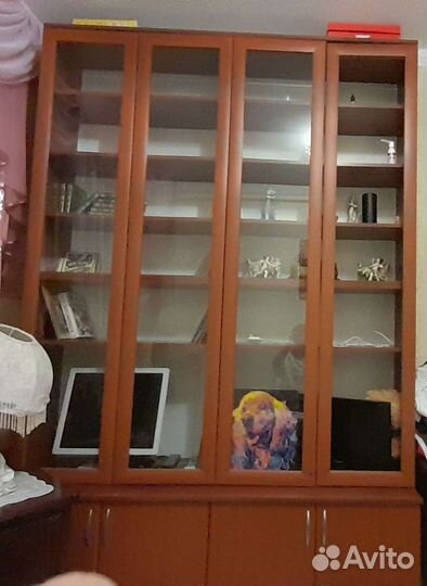 Книжный шкаф