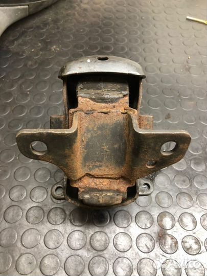 Подушка двигателя Kia Sorento 2002-2006 1