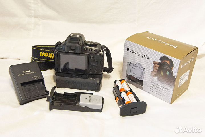 Nikon D5100 (body) с батарейной ручкой