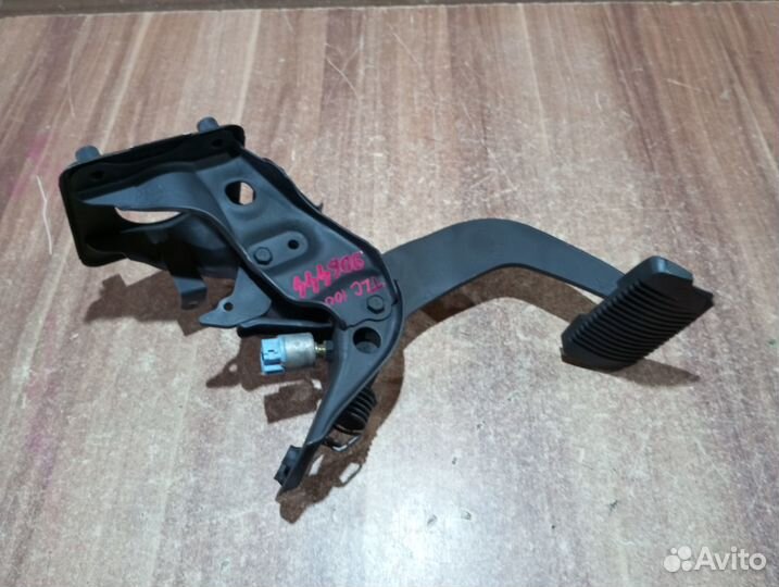 Педаль тормоза Toyota land cruiser 100 99