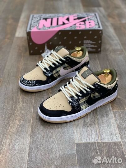 Nike SB Dunk Low Travis Scott Cactus Jack