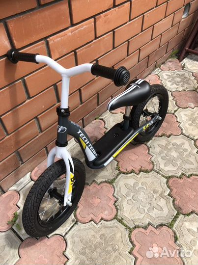 Продам беговел